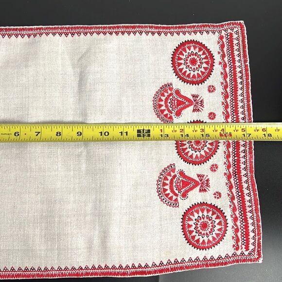 Vintage Embroidered Table Linen Set of 4 Placemats & 5 Napkins - Picture 4 of 10